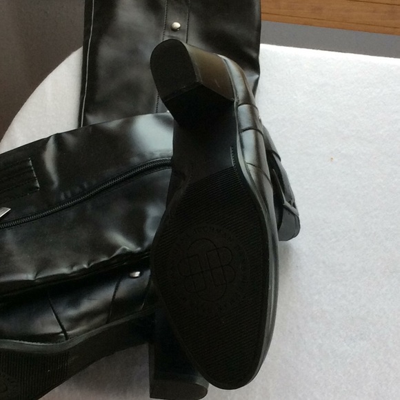 Boots - Picture 4 of 5